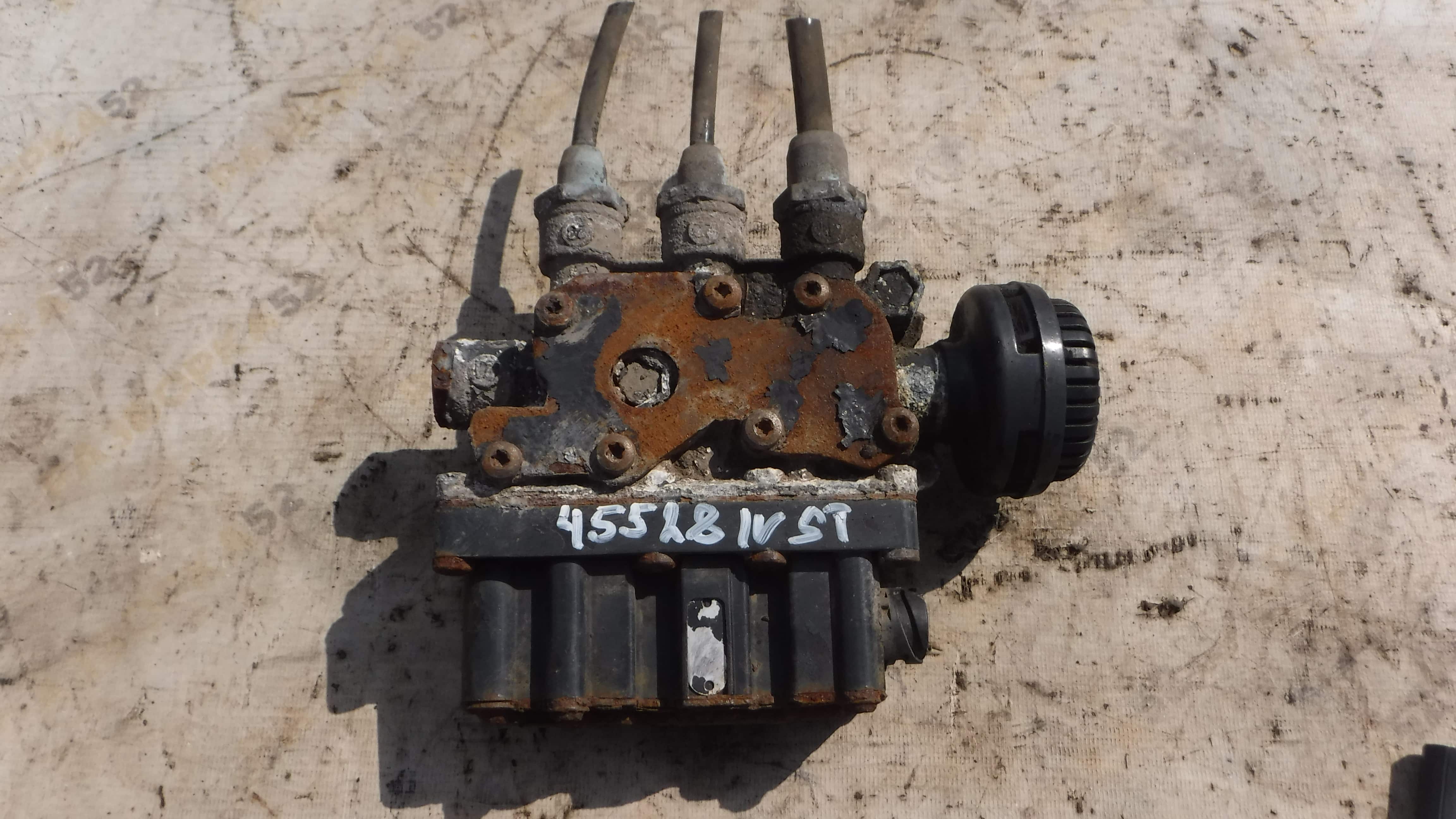 Главный кран уровня пола Ивеко Стрейлс IVECO Stralis Cursor 10 2002 WABCO MAN RVI IVECO DAF 41211012 4728800300